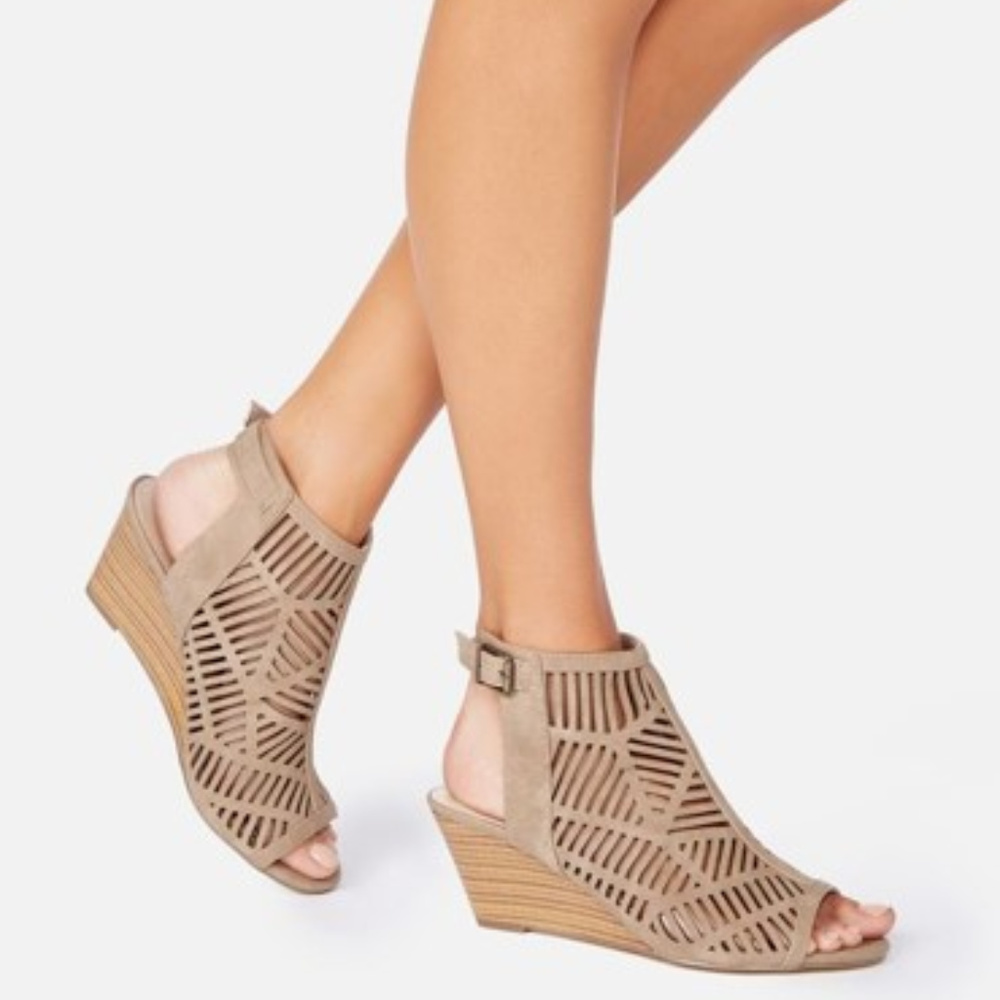 Brand New Leather Fashion Poppi Wedge Sandal